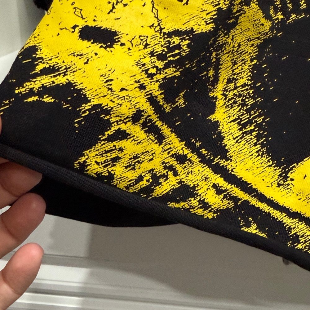 Mixed Emotions Street Wear SZ M Black and Yellow Graphic T-Shirt - Picture 8 of 9
